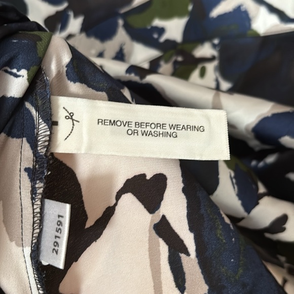 Ann Taylor Petites Floral Print Blouse Size Small Lightweight Business Casual - Picture 4 of 5